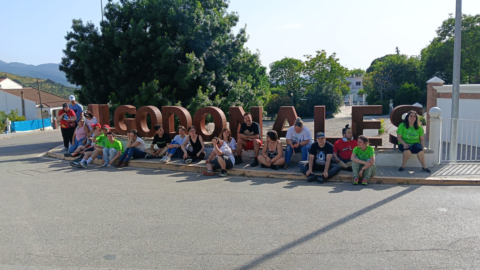 Participantes de la Asociación Centro de Dinamización Iruá durante una actividad de inclusión social en Algodonales.